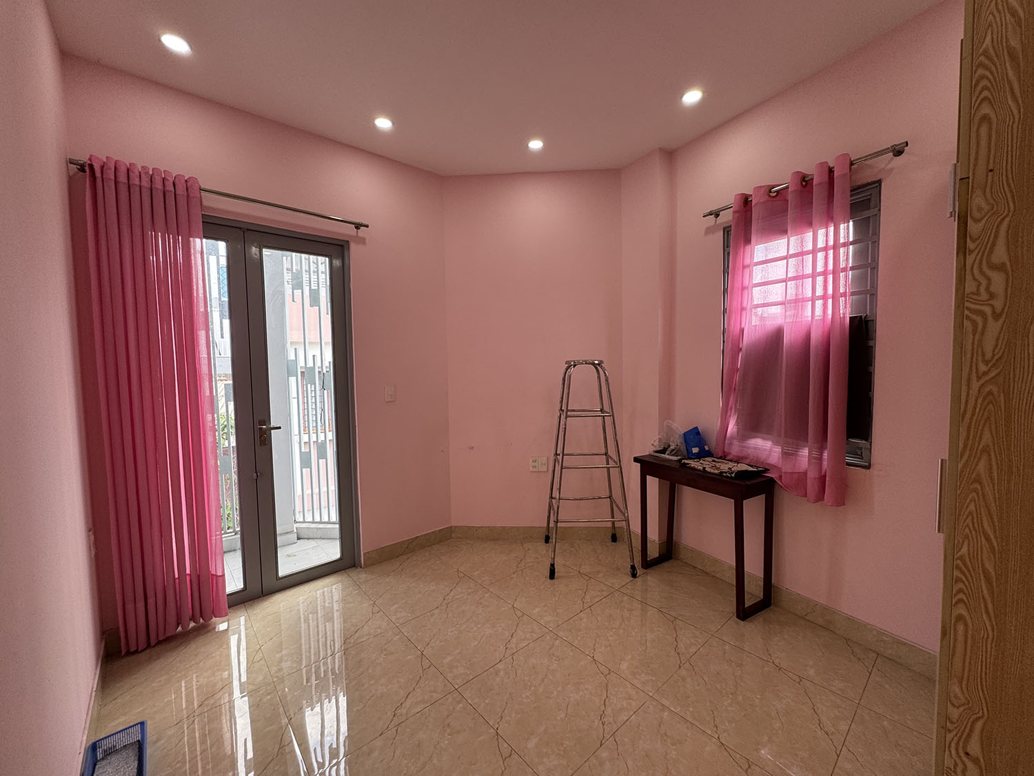 Nhà phố 3 lầu, góc 2 mặt tiền hêm 6m khu cao cấp Hồ Biểu Chánh, hẻm thông ra HVBánh, LVSỹ, Q.PNhuận